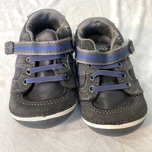 Stride Rite Black and Blue Kids Shoes size 4